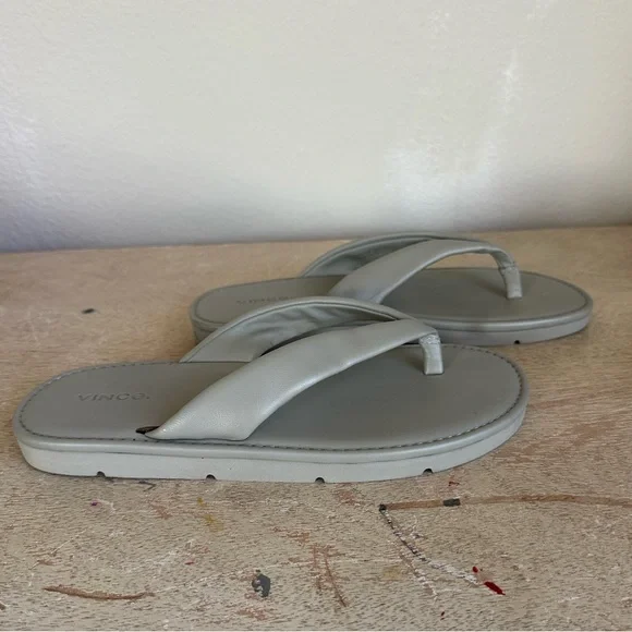 Vince Olexa Leather Flip Flop Sandals - Picture 4 of 10